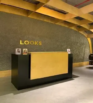 Looks Salon