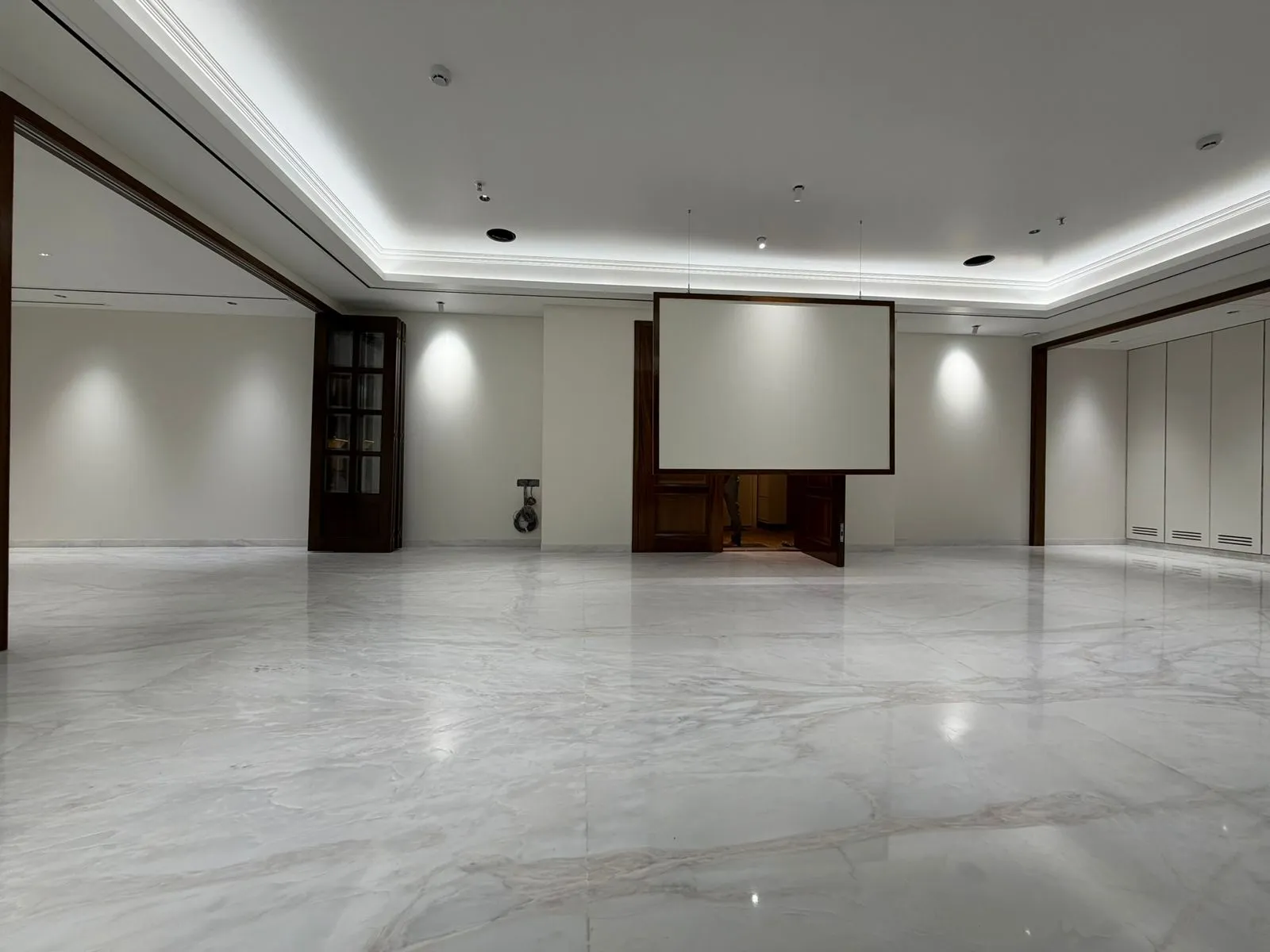 Utsav Seth and Manjari Seth Residence photo 4