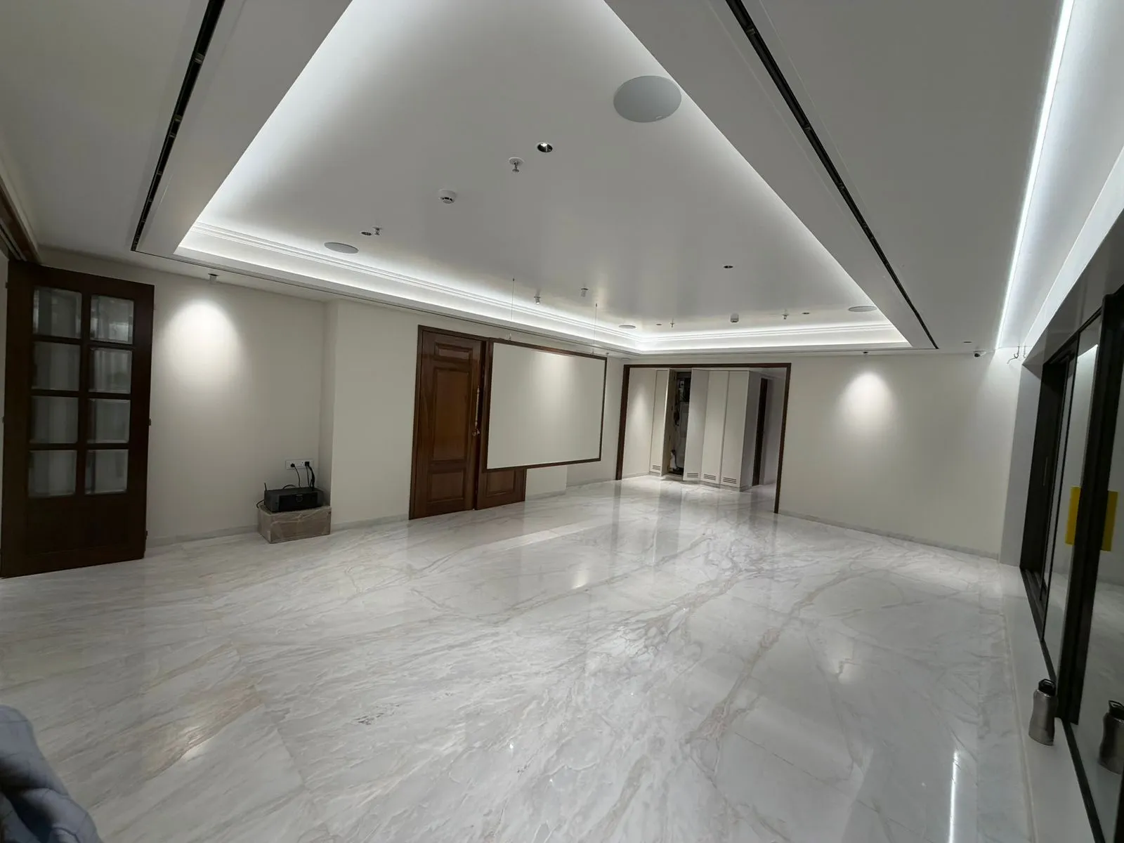 Utsav Seth and Manjari Seth Residence photo 11