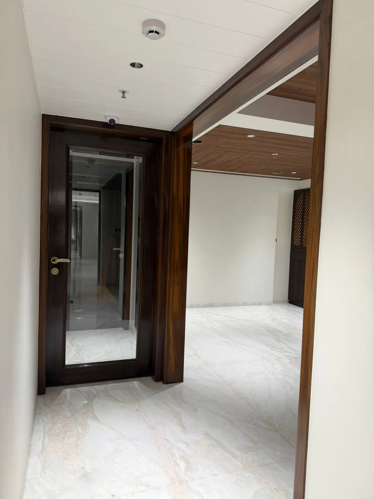 Utsav Seth and Manjari Seth Residence photo 12