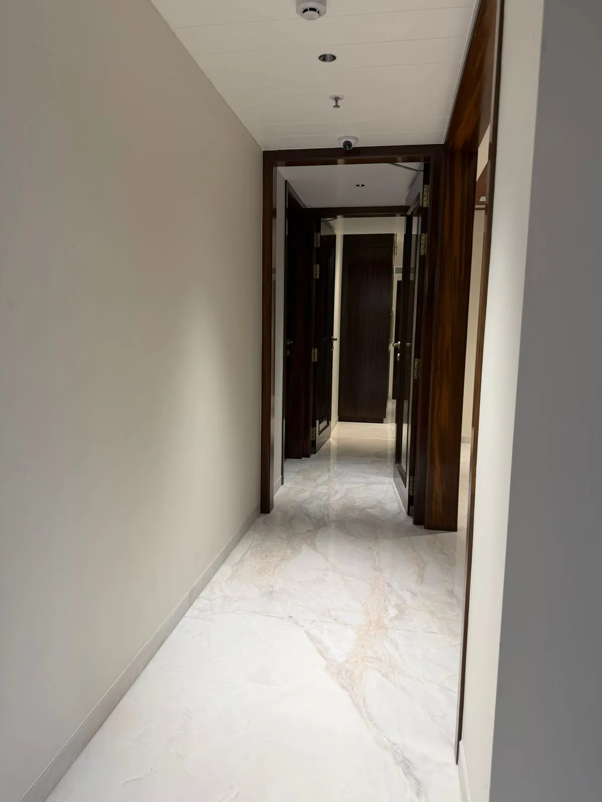 Utsav Seth and Manjari Seth Residence photo 34