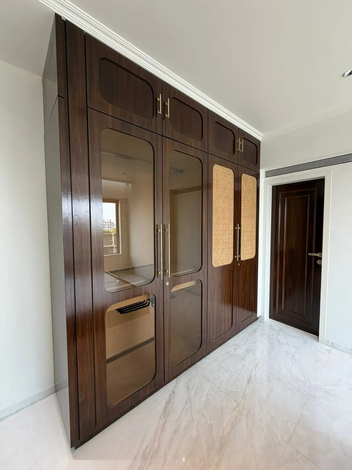 Utsav Seth and Manjari Seth Residence photo 44