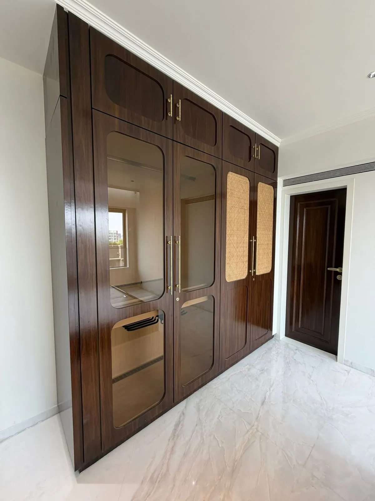 Utsav Seth and Manjari Seth Residence photo 47